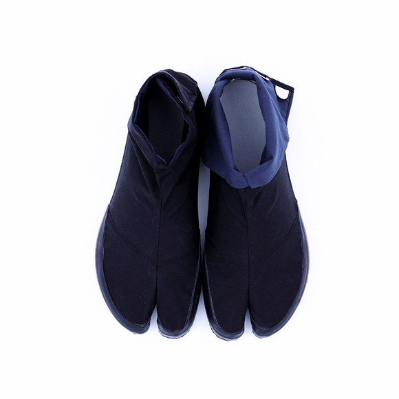 Top view of black Tabi Shoes " U-ten "
