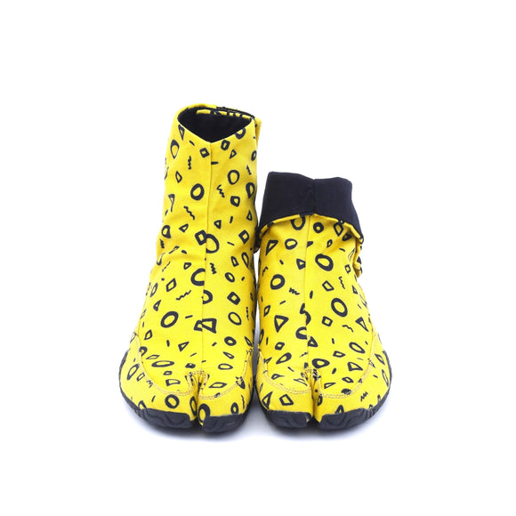 Front view of yellow Tabi Shoes " ◯△▢ (MARU SANKAKU SHIKAKU) "