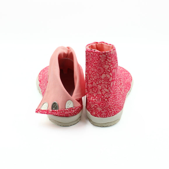 Back view of red Tabi Shoes " BLOSSOM "