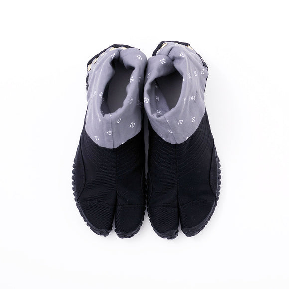 Back view of black Tabi Shoes " SAIBU "
