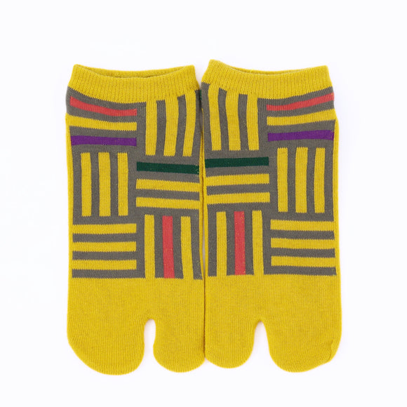 Front view of short yellow Tabi Socks " Sankuzushi "