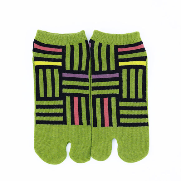 Front view of short green Tabi Socks " Sankuzushi "