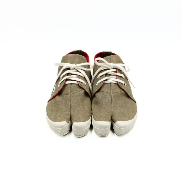 Front view of khaki Tabi Shoes " YUI "