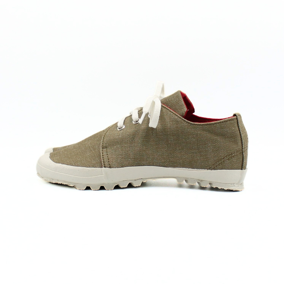 Left side of khaki Tabi Shoes " YUI "