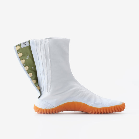Right side of white Tabi Shoes " SAIBU "