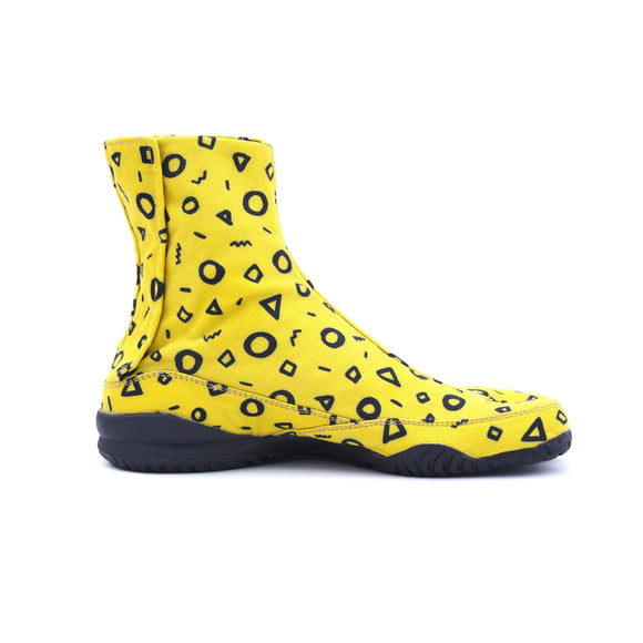 Right side of yellow Tabi Shoes " ◯△▢ (MARU SANKAKU SHIKAKU) "