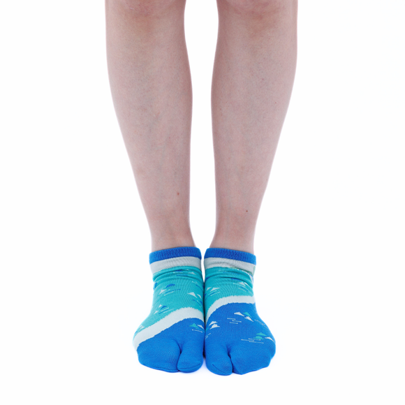 Person wearing short blue Tabi Socks " Enoshim ", front view