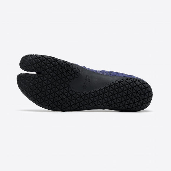 Outsole view of zebra navy Tabi Shoes " hitoe+ "