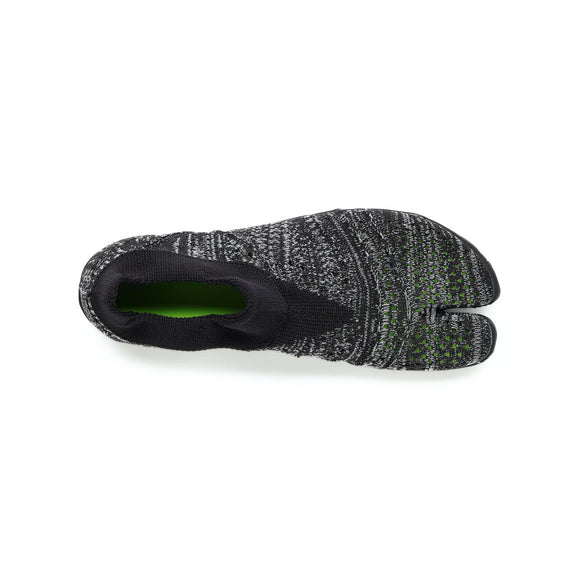 Top view of zebra white Tabi Shoes " hitoe+ "