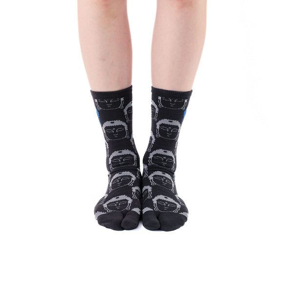 Person wearing short black Tabi Socks " Kamakura Daibutsu ", front view