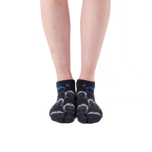 Person wearing short black Tabi Socks " Kamakura Daibutsu ", front view