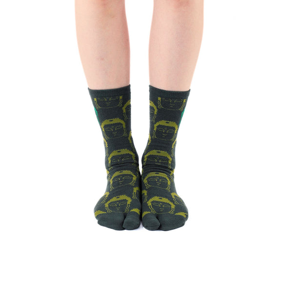 Person wearing long green Tabi Socks " Kamakura Daibutsu ", front view