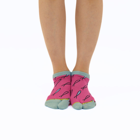 Person wearing short pink Tabi Socks " Shirasu2", front view