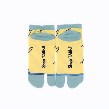 Back view of short yellow Tabi Socks " Shirasu2"