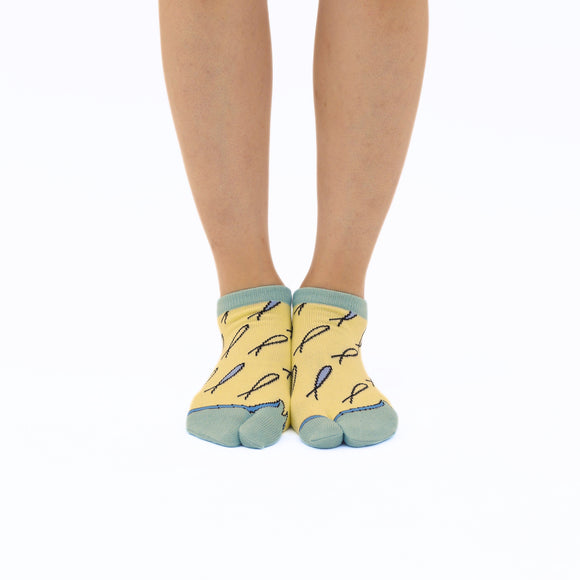 Person wearing short yellow Tabi Socks " Shirasu2", front view
