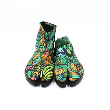 Front view of green Tabi Shoes " UROKO "