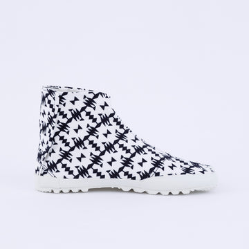 Right side of black Tabi Shoes " TIGRE "
