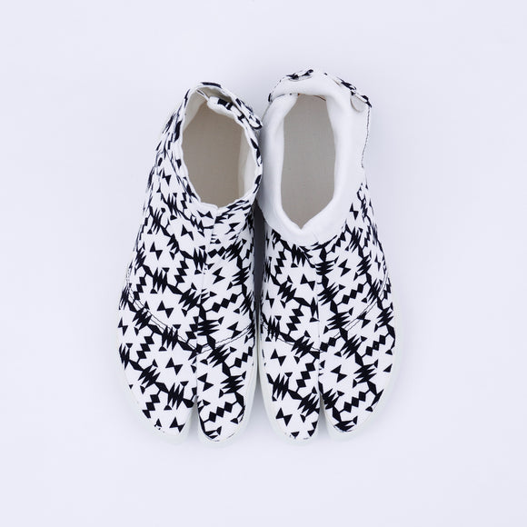 Top view of black Tabi Shoes " TIGRE "