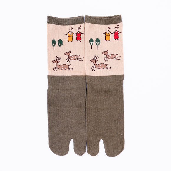 Front view of long green Tabi Socks " Nara-e "