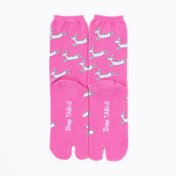 Back view of long pink Tabi Socks " Shika Hashiru "