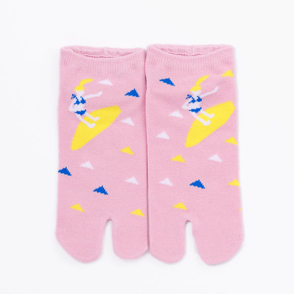 Front view of short pink Tabi Socks " Surfer"