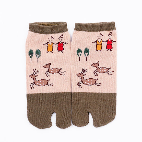 Front view of short green Tabi Socks " Nara-e "