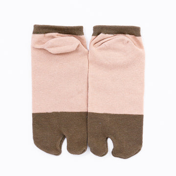Back view of short green Tabi Socks " Nara-e "