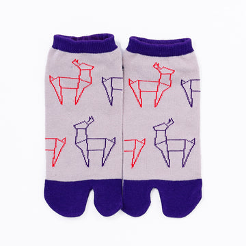 Front view of short beige Tabi Socks " Shika Origami "