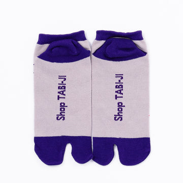 Back view of short beige Tabi Socks " Shika Origami "