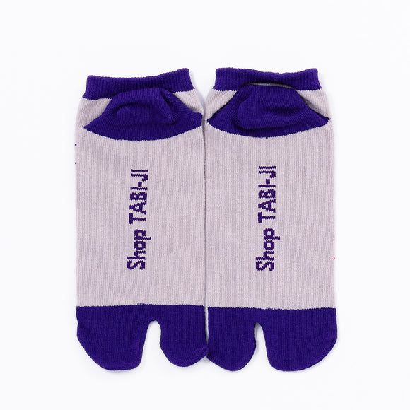Back view of short beige Tabi Socks " Shika Origami "