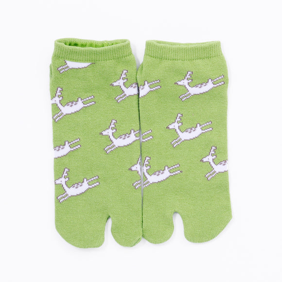Front view of short green Tabi Socks " Shika Hashiru "