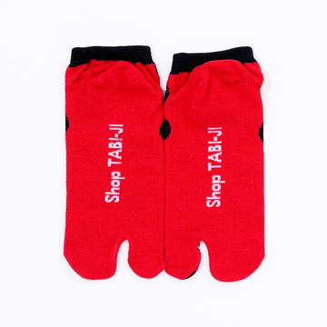Back view of short red Tabi Socks " Maneki Neko "
