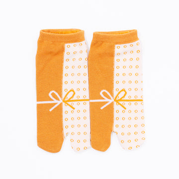 Front view of short yellow Tabi Socks " Goen "