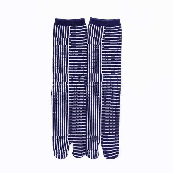 Front view of long navy Tabi Socks " Hyoshigi "