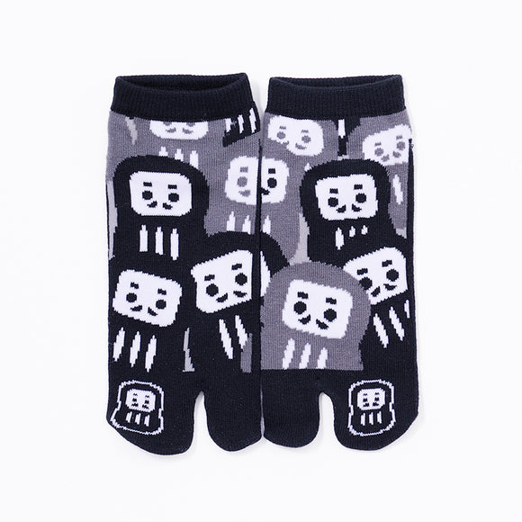 Front view of short black Tabi Socks "Daruma"
