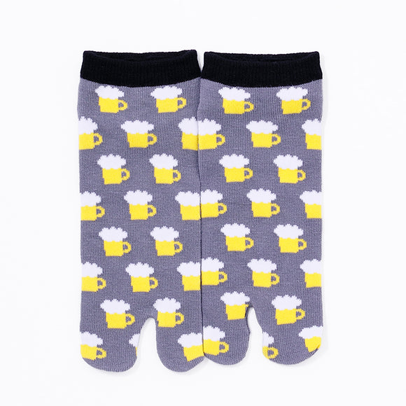 Front view of short gray Tabi Socks " Beer "