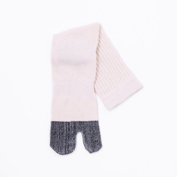 Front view of beige Tabi Socks "NOBI NOBI"
