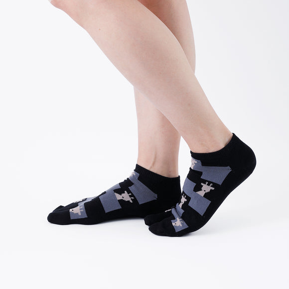 Person wearing short black Tabi Socks " Shika Nozoku ", right side view