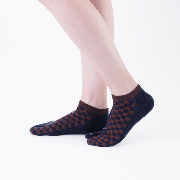 Person wearing short navy Tabi Socks " Tonbo & Ichimatsu ", right side view