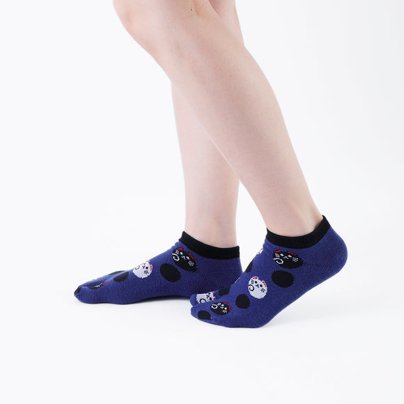 Person wearing short navy Tabi Socks " Maneki Neko ", right side view