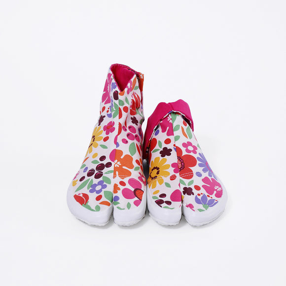 Front view of pink Tabi Shoes " SUN GARDEN "