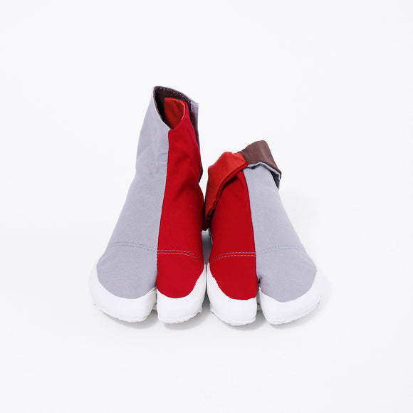 Front view of Sun Tabi Shoes "QUATRO"