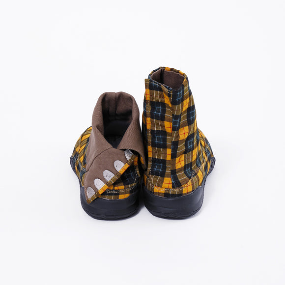 Back view of yellow Tabi Shoes " CHEKER "