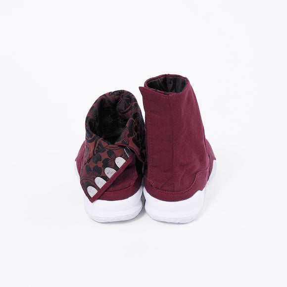Back view of red Tabi Shoes " KAMON "