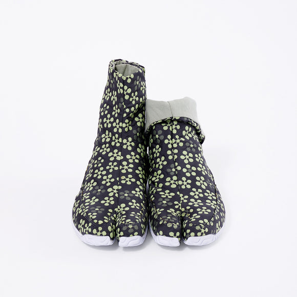 Front view of green Tabi Shoes " UME "
