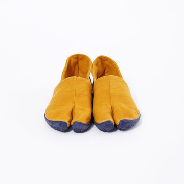 Front view of Tsuki Tabi Shoes " tabiRela"