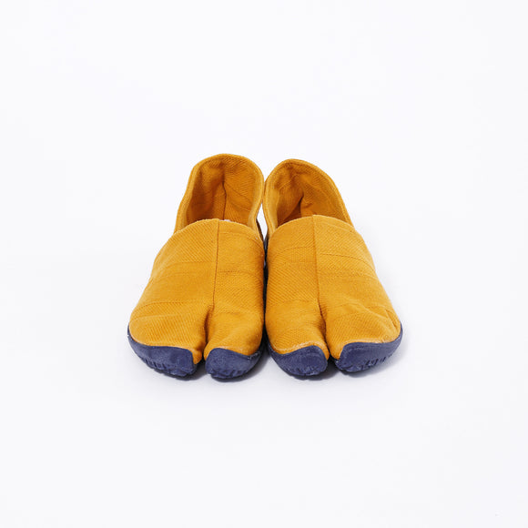 Front view of Tsuki Tabi Shoes " tabiRela"