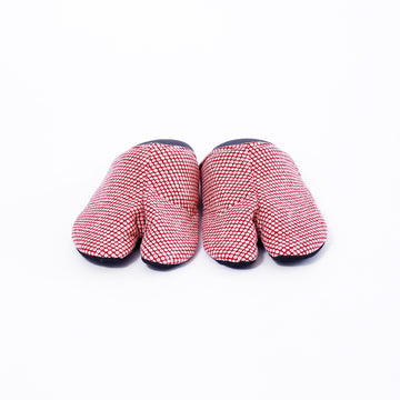 Front view of red Tabi Slippers " KANOKO "