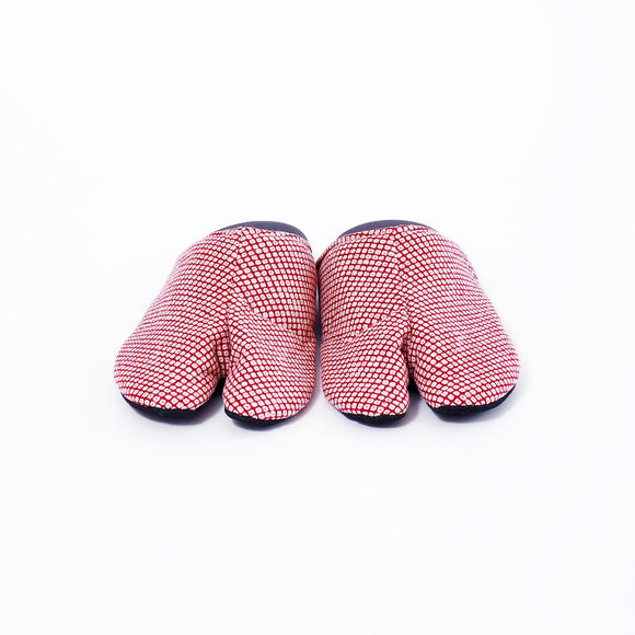 Front view of red Tabi Slippers " KANOKO "