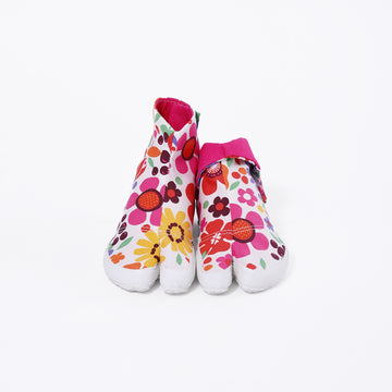 Front view of pink Tabi Shoes "KIDS SUN GARDEN"
